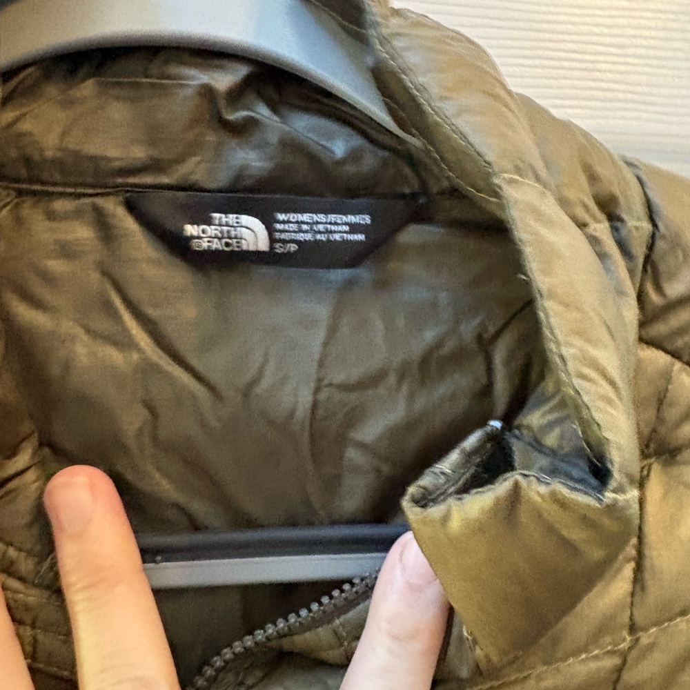 The North Face Women's Green Quilted Puffer Jacket - Picture 2 of 4